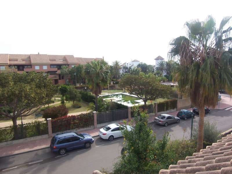 4 sypialnia Dom na sprzedaż w Nueva Andalucia z basenem garażem - 350 000 € (Ref: 10001738)
