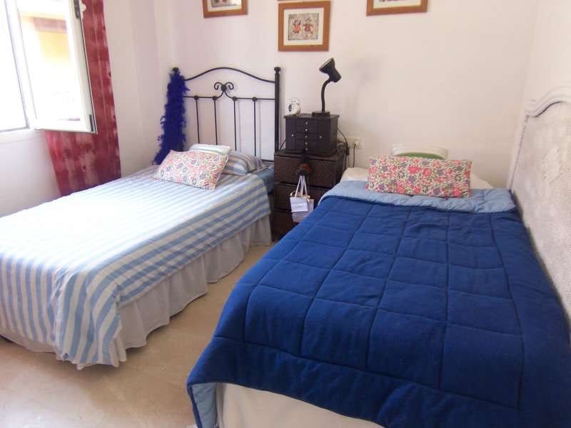 4 sypialnia Dom na sprzedaż w Nueva Andalucia z basenem garażem - 350 000 € (Ref: 10001738)