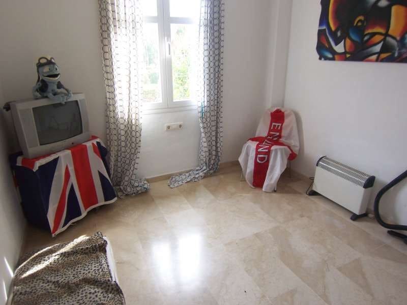 4 sypialnia Dom na sprzedaż w Nueva Andalucia z basenem garażem - 350 000 € (Ref: 10001738)