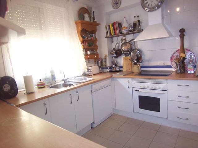 Casa de 4 habitaciones en Nueva Andalucia, Marbella en venta con piscina garaje - 350.000 € (Ref: 10001738)