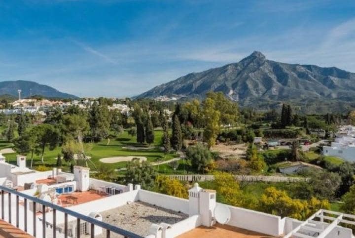 3 sypialnia Dom na sprzedaż w Marbella z basenem garażem - 475 000 € (Ref: 10001740)