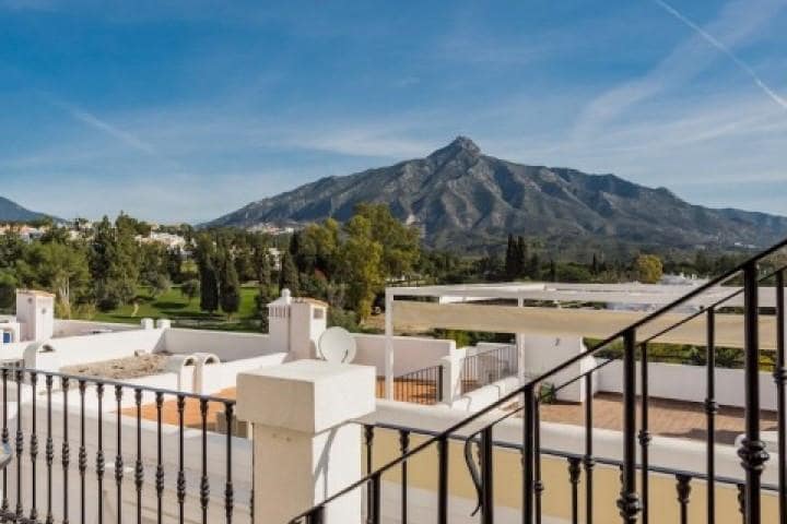 3 sypialnia Dom na sprzedaż w Marbella z basenem garażem - 475 000 € (Ref: 10001740)