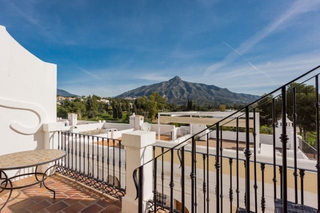 3 sypialnia Dom na sprzedaż w Marbella z basenem garażem - 475 000 € (Ref: 10001740)