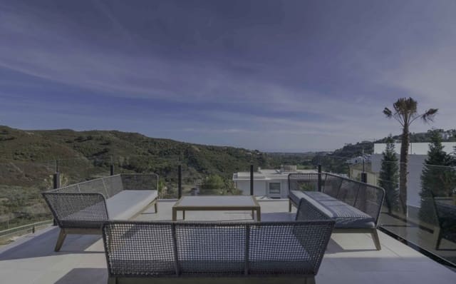 6 bedroom Villa for sale in Benahavís with pool garage - € 2,995,000 (Ref: 10001743)