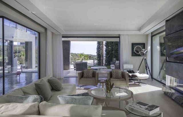 6 bedroom Villa for sale in Benahavís with pool garage - € 2,995,000 (Ref: 10001743)
