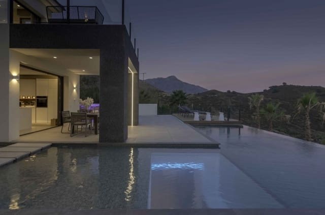 6 bedroom Villa for sale in Benahavís with pool garage - € 2,995,000 (Ref: 10001743)