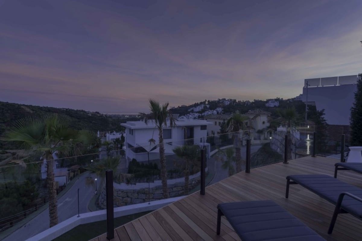 6 bedroom Villa for sale in Benahavis with pool garage - € 2,995,000 (Ref: 10001743)