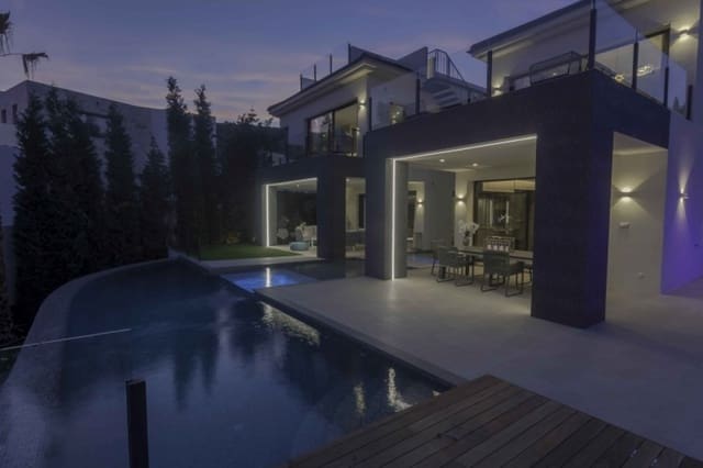 6 bedroom Villa for sale in Benahavís with pool garage - € 2,995,000 (Ref: 10001743)