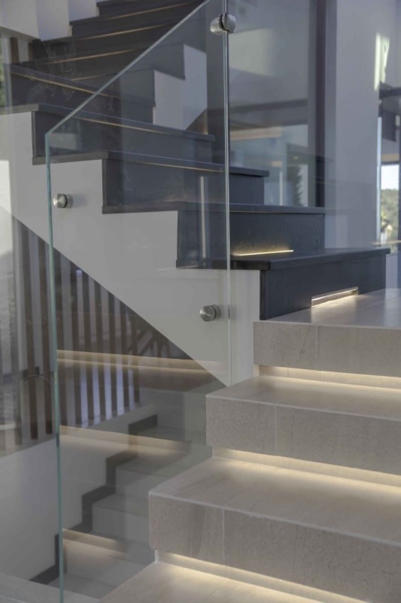 6 bedroom Villa for sale in Benahavis with pool garage - € 2,995,000 (Ref: 10001743)