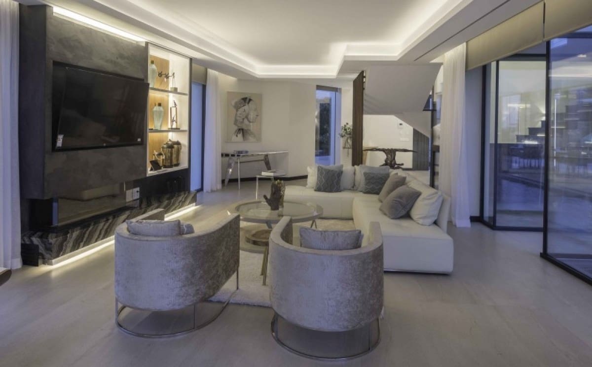 6 bedroom Villa for sale in Benahavis with pool garage - € 2,995,000 (Ref: 10001743)