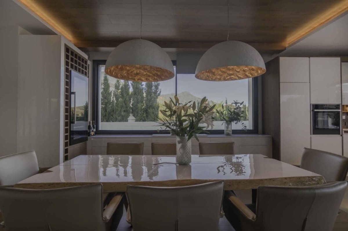 6 bedroom Villa for sale in Benahavis with pool garage - € 2,995,000 (Ref: 10001743)