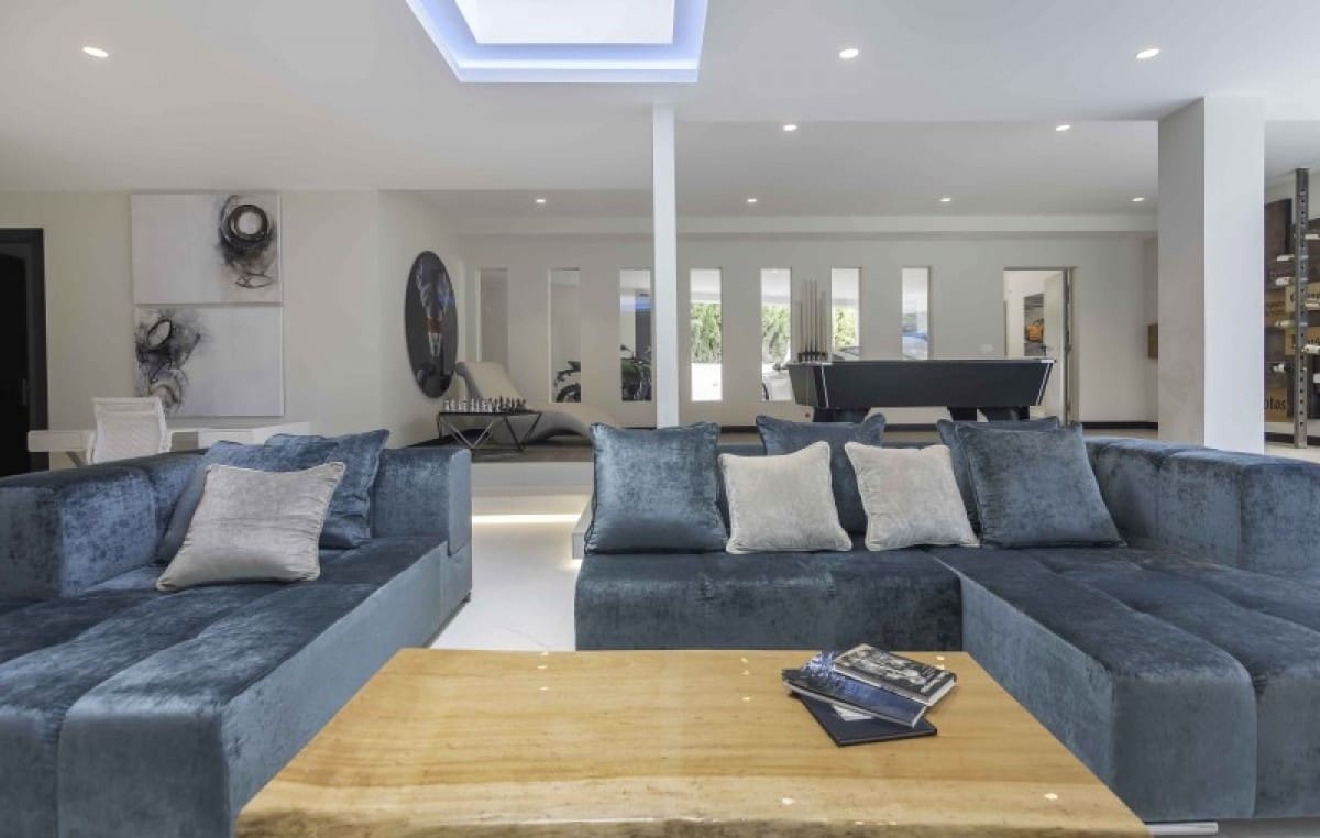 6 bedroom Villa for sale in Benahavis with pool garage - € 2,995,000 (Ref: 10001743)