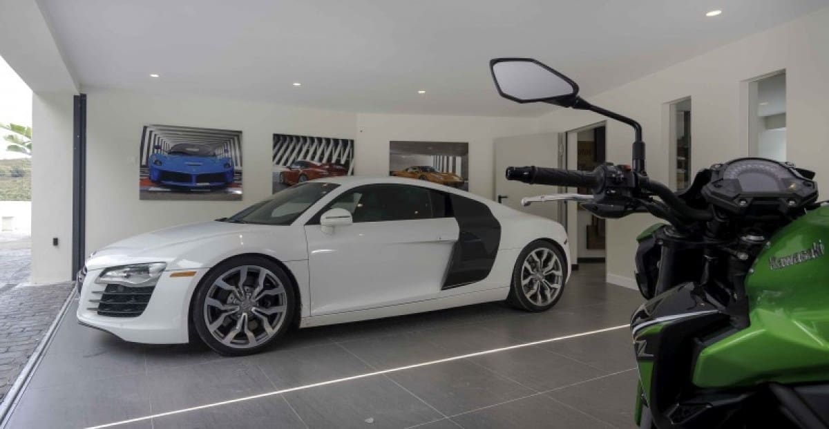 6 bedroom Villa for sale in Benahavis with pool garage - € 2,995,000 (Ref: 10001743)