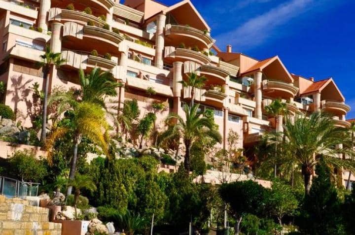 3 sypialnia Apartament na sprzedaż w Marbella z basenem garażem - 895 000 € (Ref: 10001744)