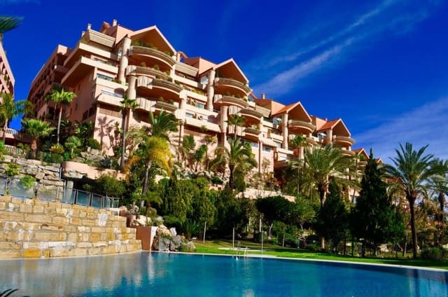 3 sypialnia Apartament na sprzedaż w Marbella z basenem garażem - 895 000 € (Ref: 10001744)