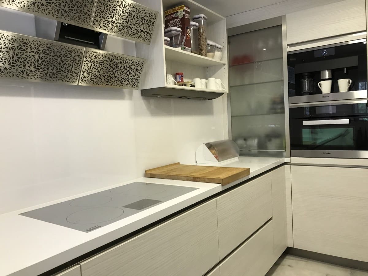 3 sypialnia Apartament na sprzedaż w Marbella z basenem garażem - 895 000 € (Ref: 10001744)