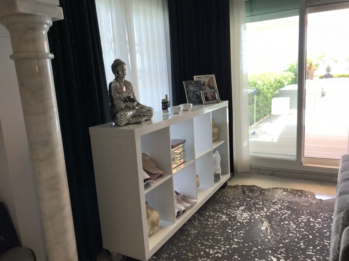 3 sypialnia Apartament na sprzedaż w Marbella z basenem garażem - 895 000 € (Ref: 10001744)