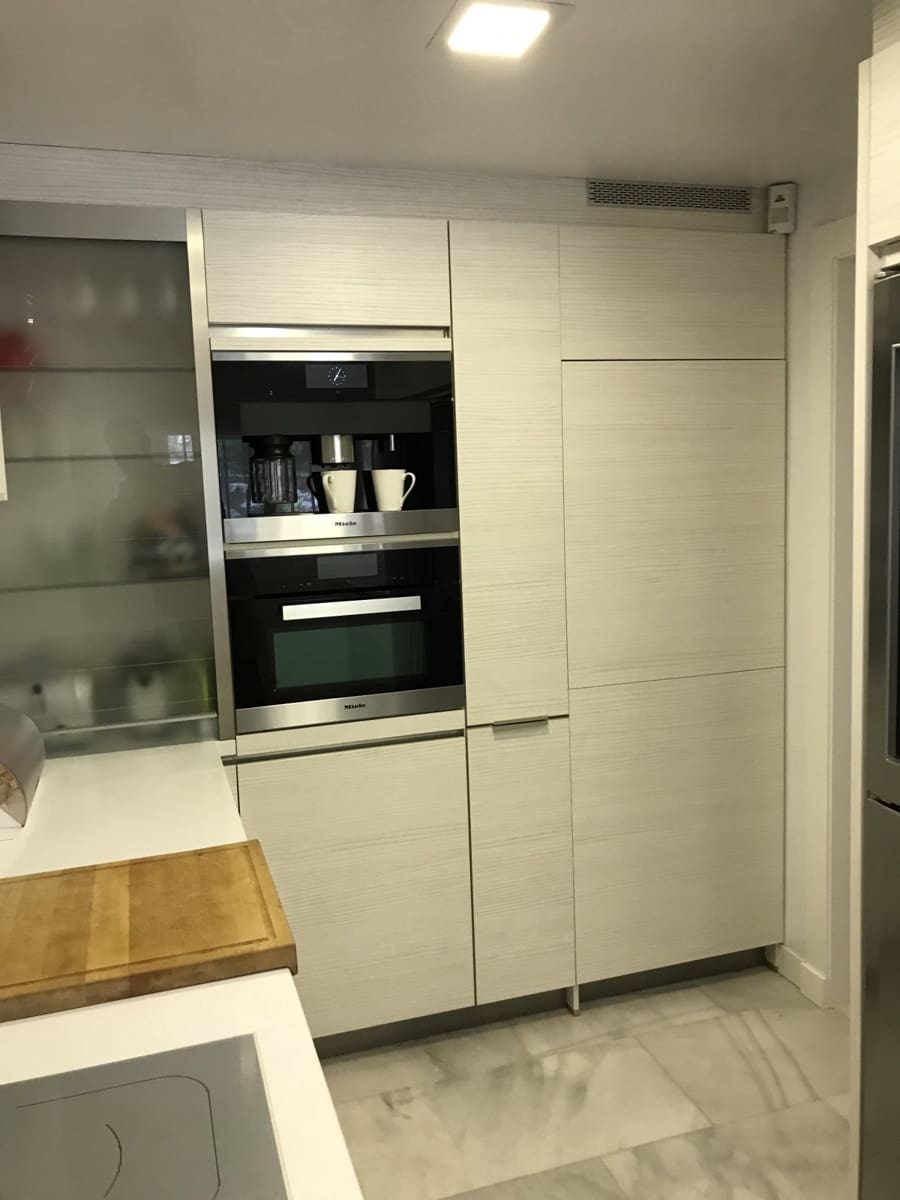 3 sypialnia Apartament na sprzedaż w Marbella z basenem garażem - 895 000 € (Ref: 10001744)