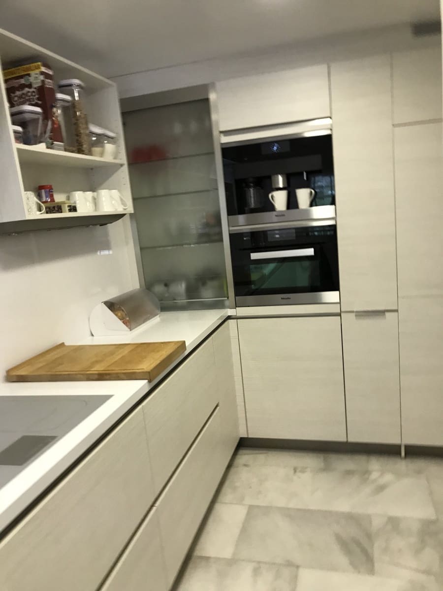3 sypialnia Apartament na sprzedaż w Marbella z basenem garażem - 895 000 € (Ref: 10001744)