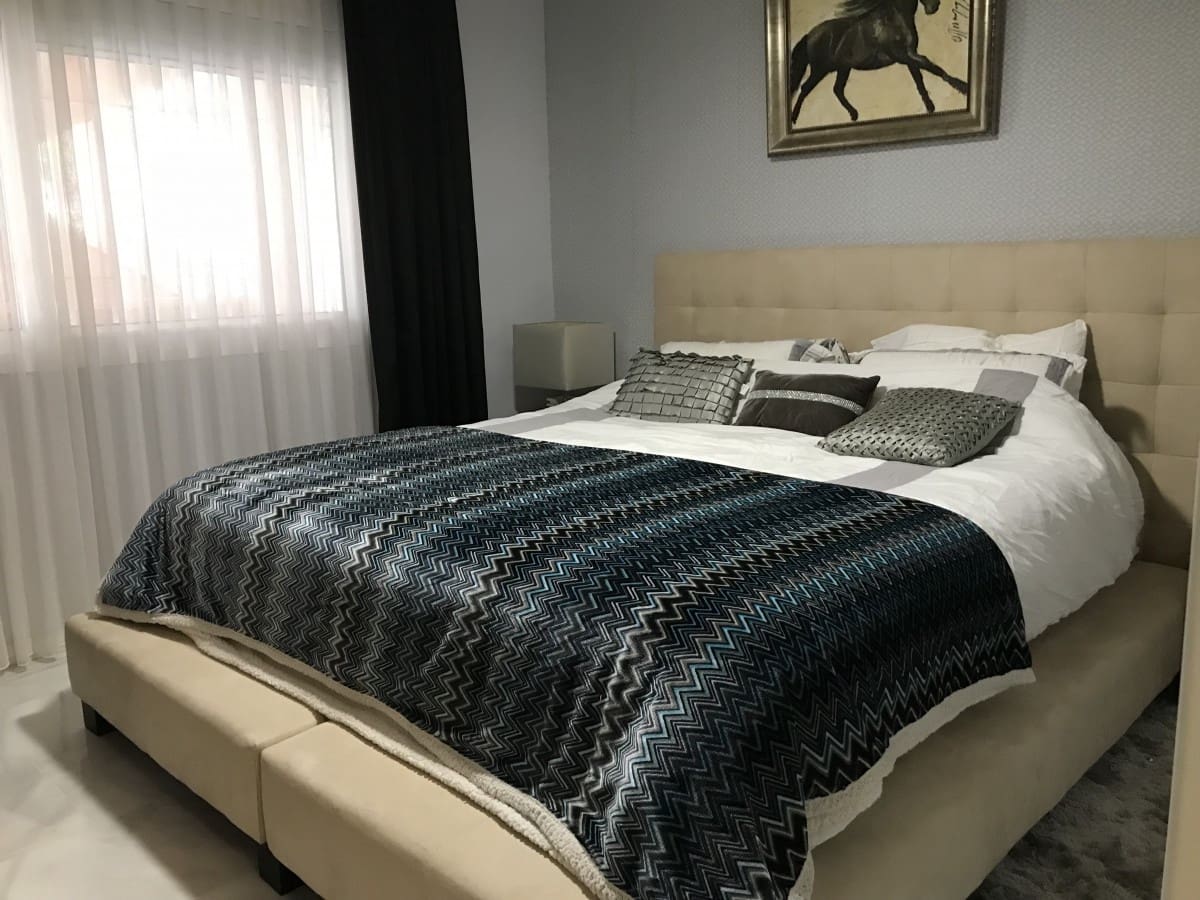 3 sypialnia Apartament na sprzedaż w Marbella z basenem garażem - 895 000 € (Ref: 10001744)