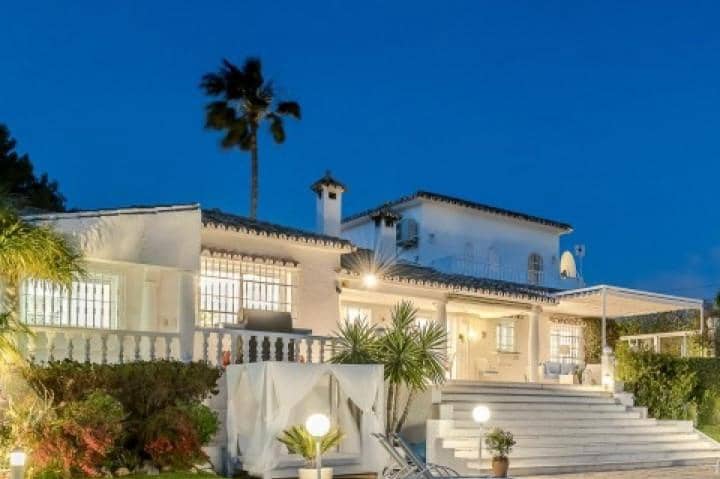 5 slaapkamer Villa te koop in Marbella met zwembad garage - € 2.650.000 (Ref: 10001747)