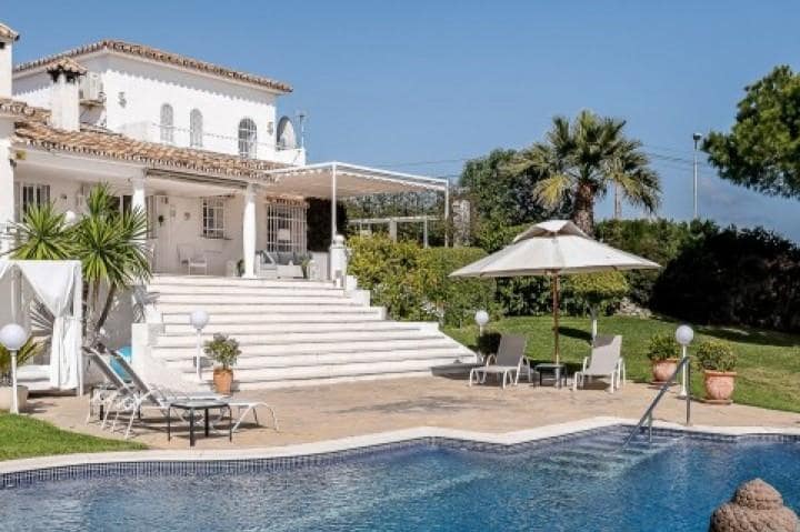 5 slaapkamer Villa te koop in Marbella met zwembad garage - € 2.650.000 (Ref: 10001747)