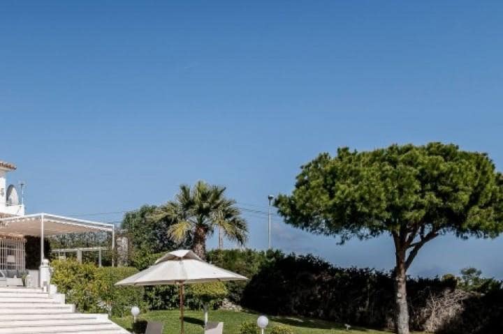 5 slaapkamer Villa te koop in Marbella met zwembad garage - € 2.650.000 (Ref: 10001747)