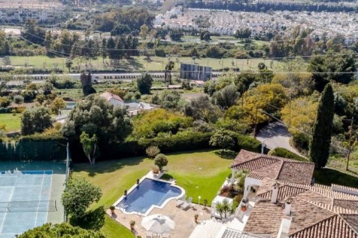 5 slaapkamer Villa te koop in Marbella met zwembad garage - € 2.650.000 (Ref: 10001747)