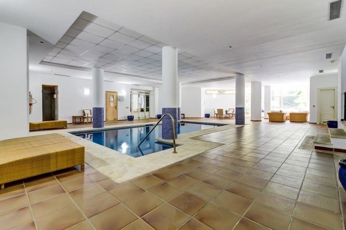 3 bedroom Apartment for sale in Marbella with pool - € 450,000 (Ref: 10001749)
