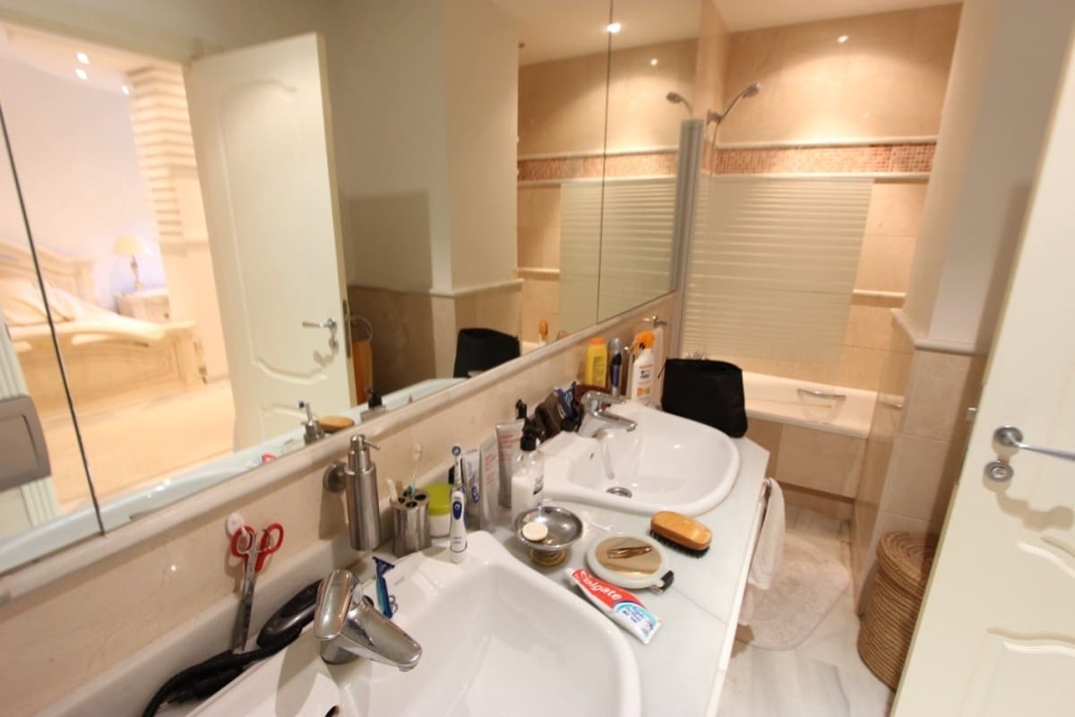 3 bedroom Apartment for sale in Marbella with pool - € 450,000 (Ref: 10001749)