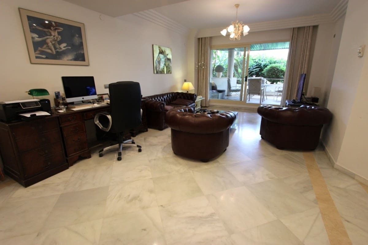 3 bedroom Apartment for sale in Marbella with pool - € 450,000 (Ref: 10001749)