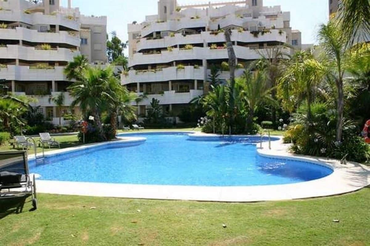 3 bedroom Apartment for sale in Marbella with pool - € 450,000 (Ref: 10001749)