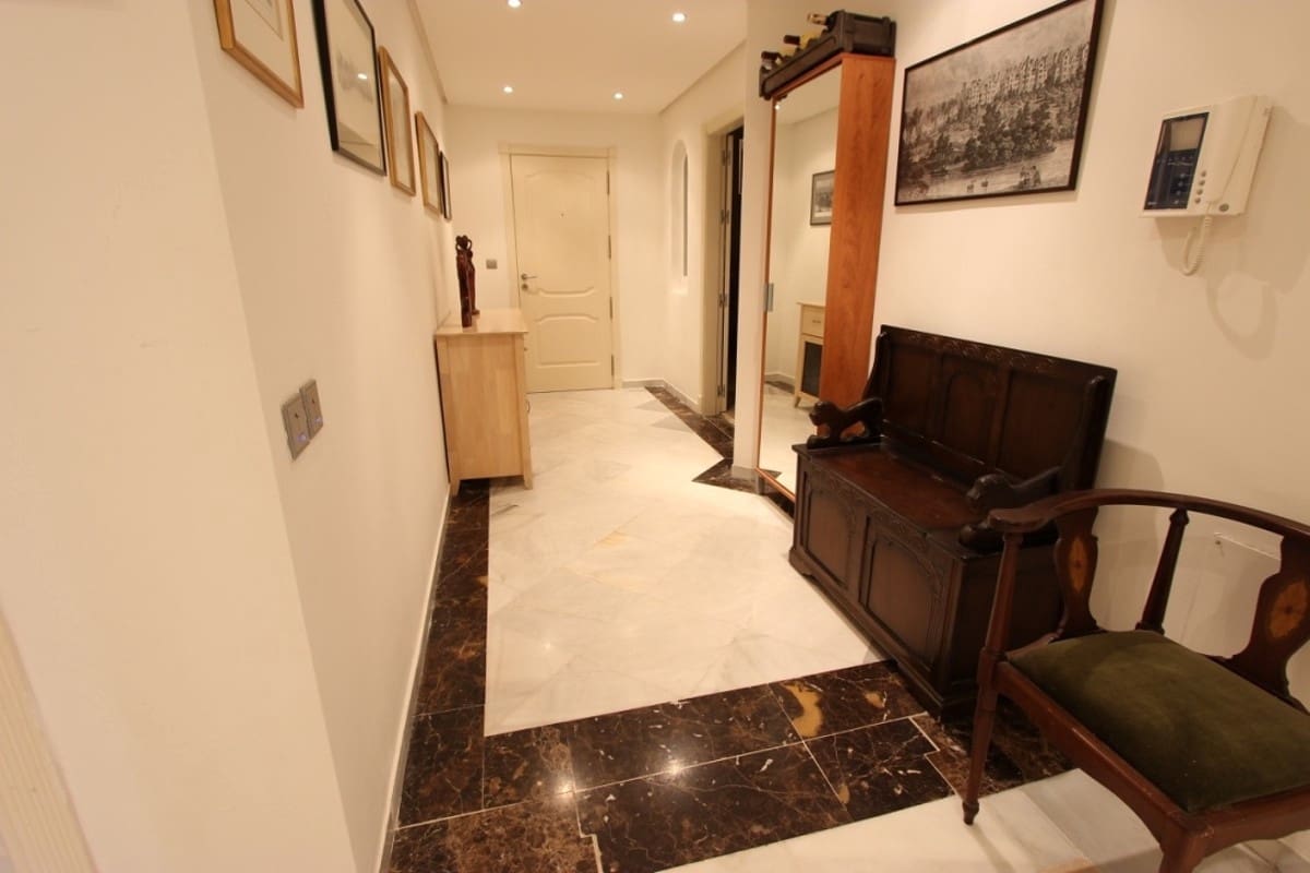 3 bedroom Apartment for sale in Marbella with pool - € 450,000 (Ref: 10001749)