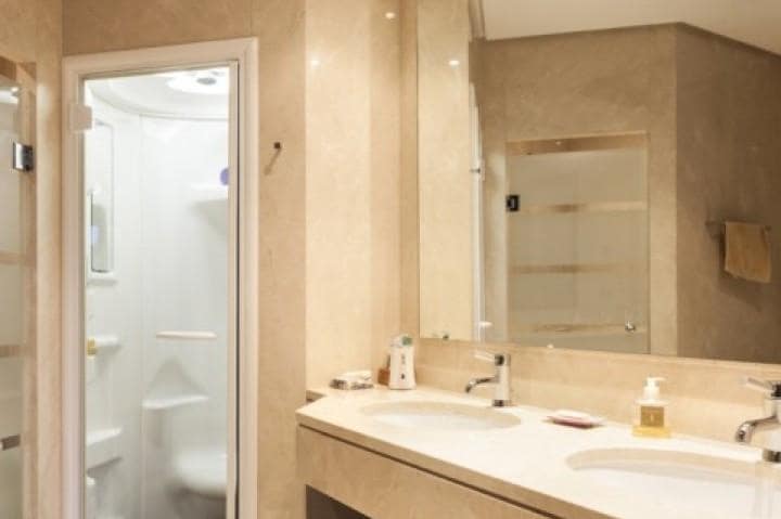 Apartamento de 2 habitaciones en Puerto Banus en venta con piscina garaje - 1.250.000 € (Ref: 10001752)