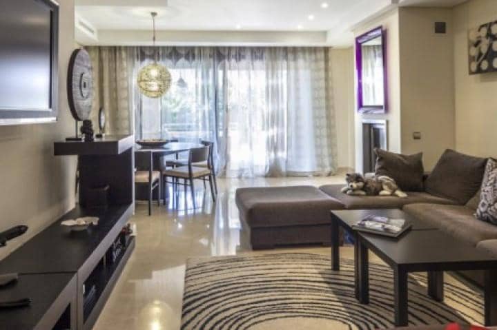 Apartamento de 2 habitaciones en Puerto Banus en venta con piscina garaje - 1.250.000 € (Ref: 10001752)