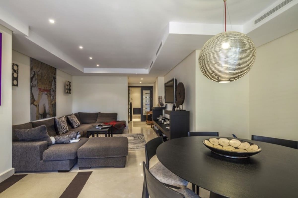 Apartamento de 2 habitaciones en Puerto Banus en venta con piscina garaje - 1.250.000 € (Ref: 10001752)