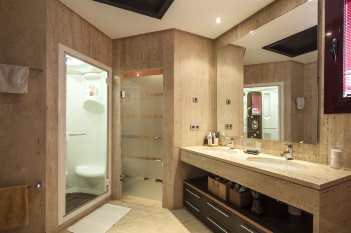 Apartamento de 2 habitaciones en Puerto Banus en venta con piscina garaje - 1.250.000 € (Ref: 10001752)