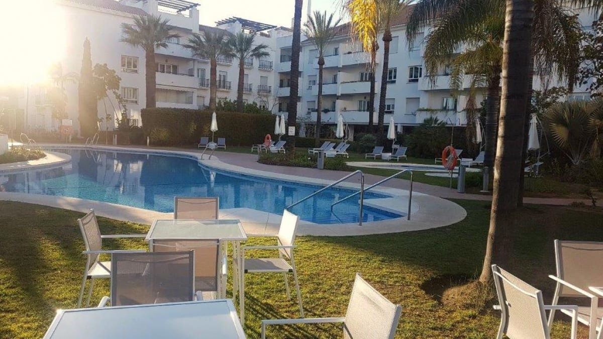 3 bedroom Penthouse for sale in Marbella with pool garage - € 390,000 (Ref: 10001753)