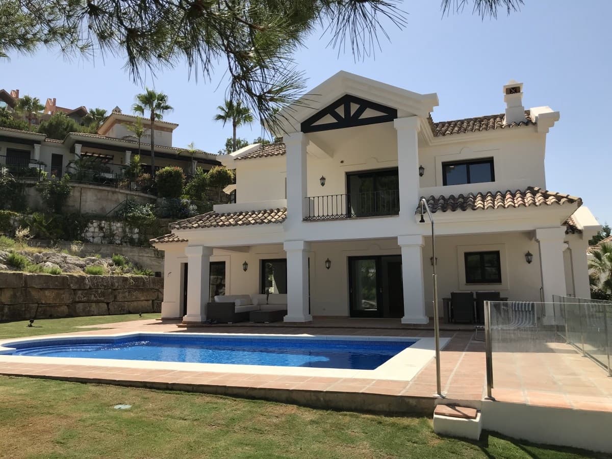 Chalet de 5 habitaciones en Marbella en venta con piscina garaje - 2.350.000 € (Ref: 10001757)