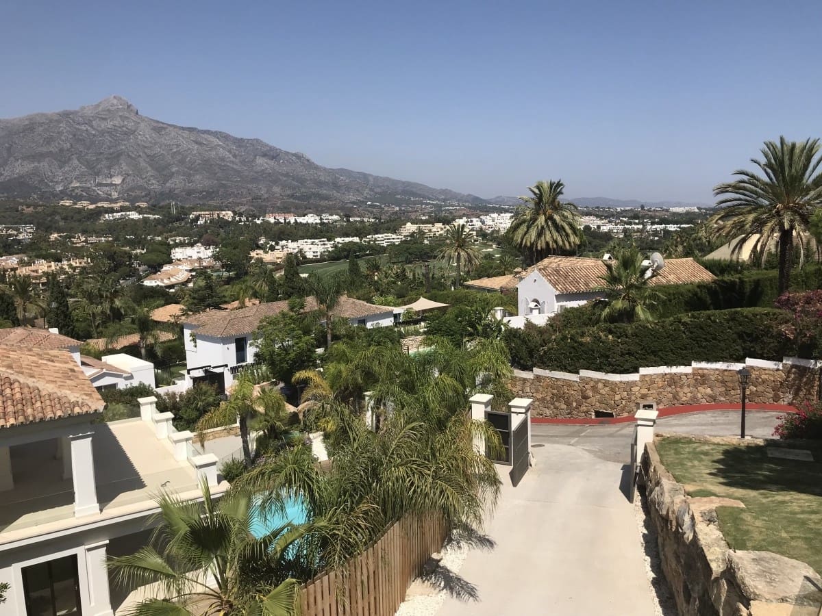 Chalet de 5 habitaciones en Marbella en venta con piscina garaje - 2.350.000 € (Ref: 10001757)