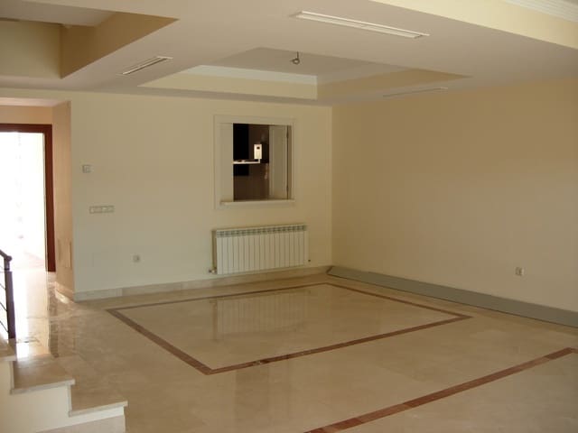 3 soverom Hus til salgs i Marbella med svømmebasseng garasje - € 530 000 (Ref: 10001760)