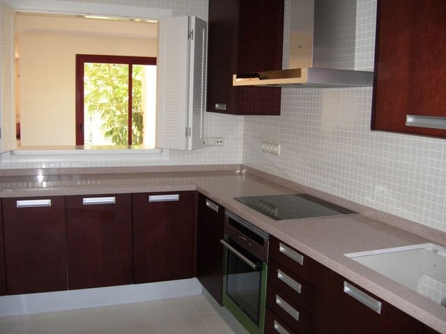 3 soverom Hus til salgs i Marbella med svømmebasseng garasje - € 530 000 (Ref: 10001760)