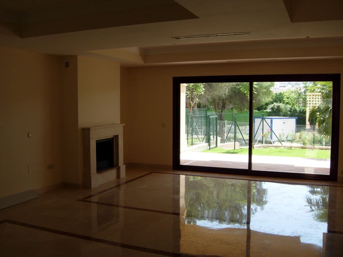 3 soverom Hus til salgs i Marbella med svømmebasseng garasje - € 530 000 (Ref: 10001760)