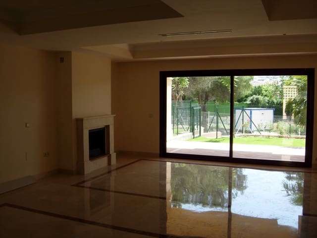 3 soverom Hus til salgs i Marbella med svømmebasseng garasje - € 530 000 (Ref: 10001760)