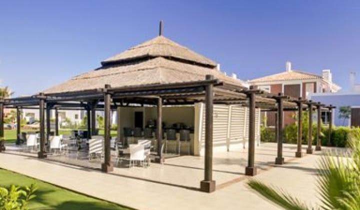2 soveværelse Lejlighed til salg i Estepona med swimmingpool - € 325.000 (Ref: 10001761)