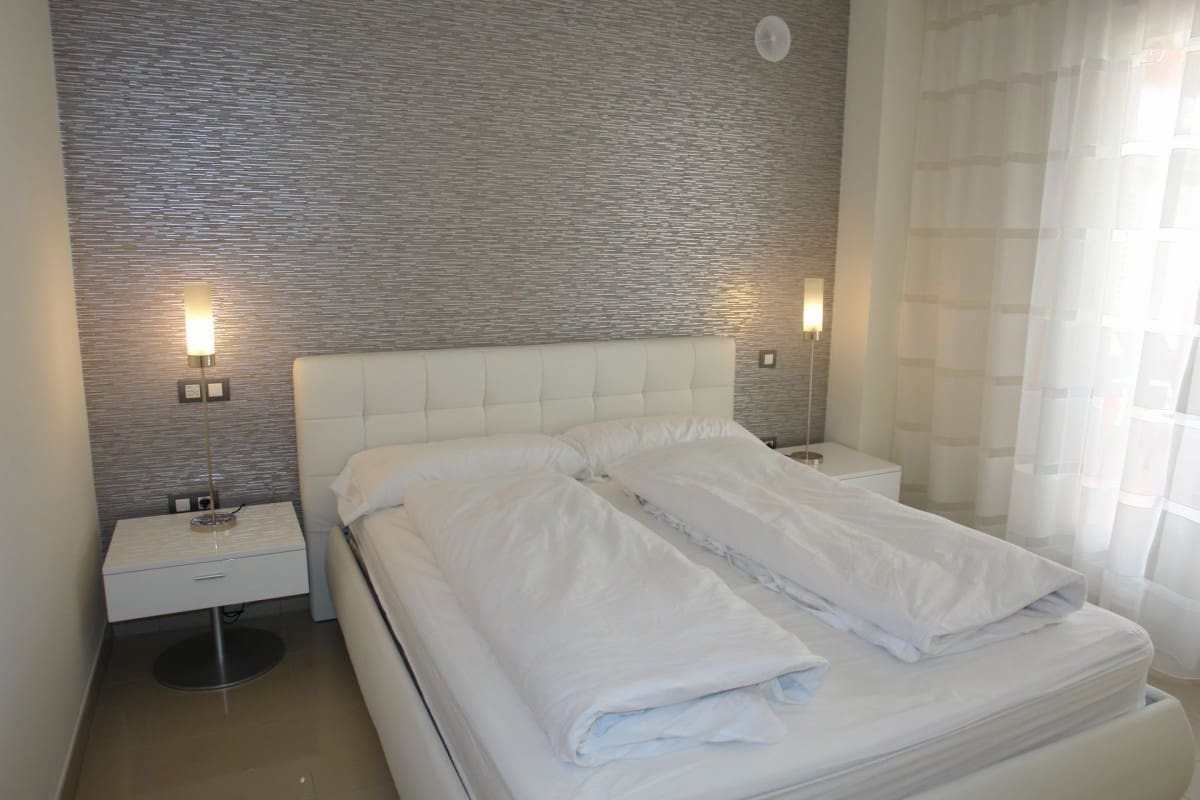2 soveværelse Lejlighed til salg i Estepona med swimmingpool - € 325.000 (Ref: 10001761)