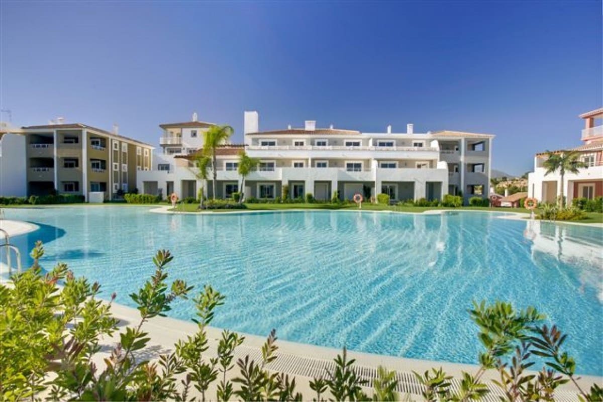 2 soveværelse Lejlighed til salg i Estepona med swimmingpool - € 325.000 (Ref: 10001761)