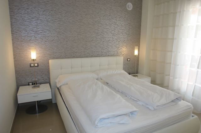 2 soveværelse Lejlighed til salg i Estepona med swimmingpool - € 325.000 (Ref: 10001761)