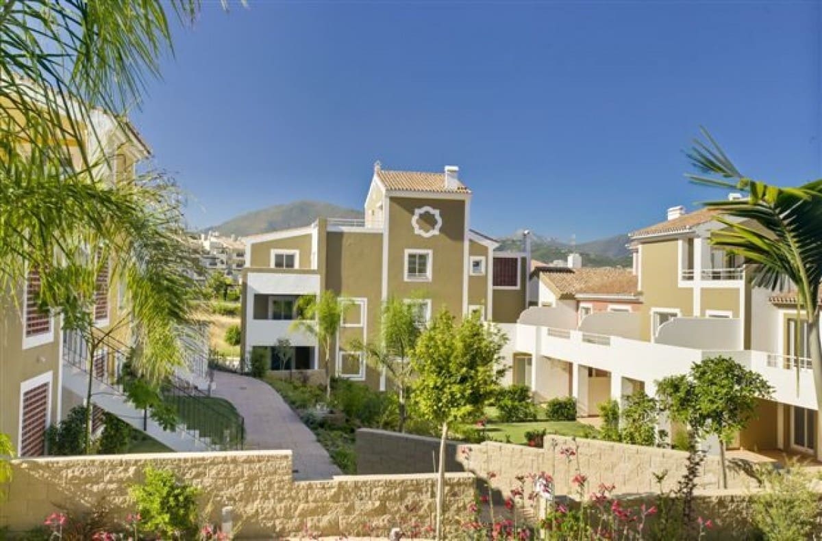 2 soveværelse Lejlighed til salg i Estepona med swimmingpool - € 325.000 (Ref: 10001761)