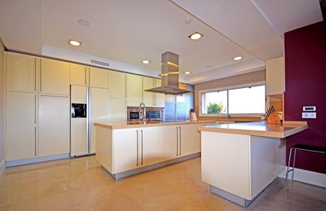 4 quarto Moradia para venda em Marbella com piscina garagem - 2 750 000 € (Ref: 10001763)